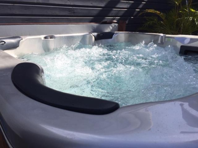 Ylang Residence Avec Piscine Chauffee & Jacuzzi Le Patelin Eksteriør bilde